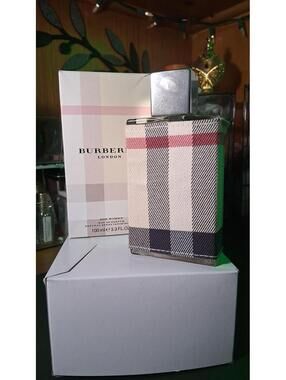 Burberry London for Women Eau de Parfum – 3.3 oz / 100 ml